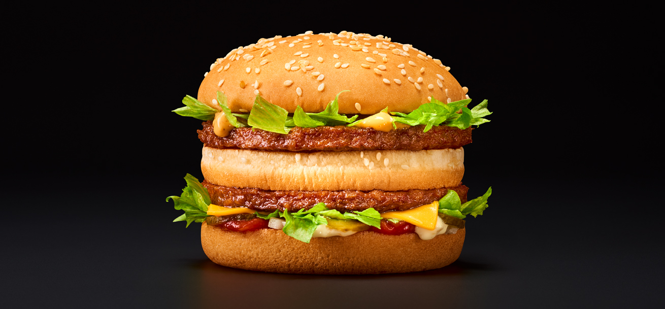 Kasviproteiinista, tuontisoijasta, valmistettu pihvi on Hesburgerin kerroshampurilaisen keskeinen ainesosa.