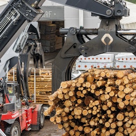 Venäjän puuntuonnin tyrehtyminen ja heikentynyt markkinatilanne aiheuttavat suuria muutoksia Stora Ensolle. Arkistokuva on Varkauden tehtaalta.