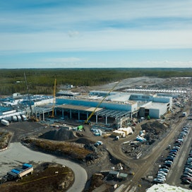 Siipikarjatehtaan laajennus etenee Nurmossa. Kuva on otettu perjantaina 29.4.2022. 