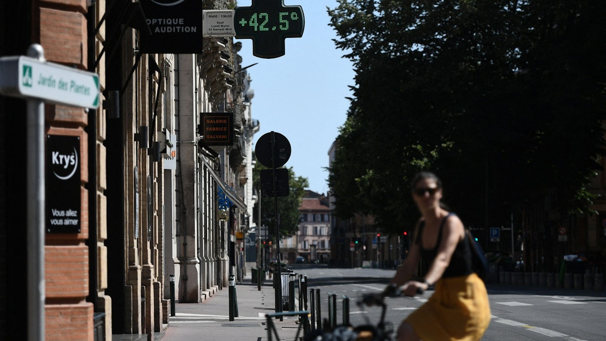 Eurooppaa piinaava kuumuus ei näytä alkavalla viikolla hellittävän, vaan luvassa on monin paikoin entistä kuumempaa säätä. LEHTIKUVA/AFP. 