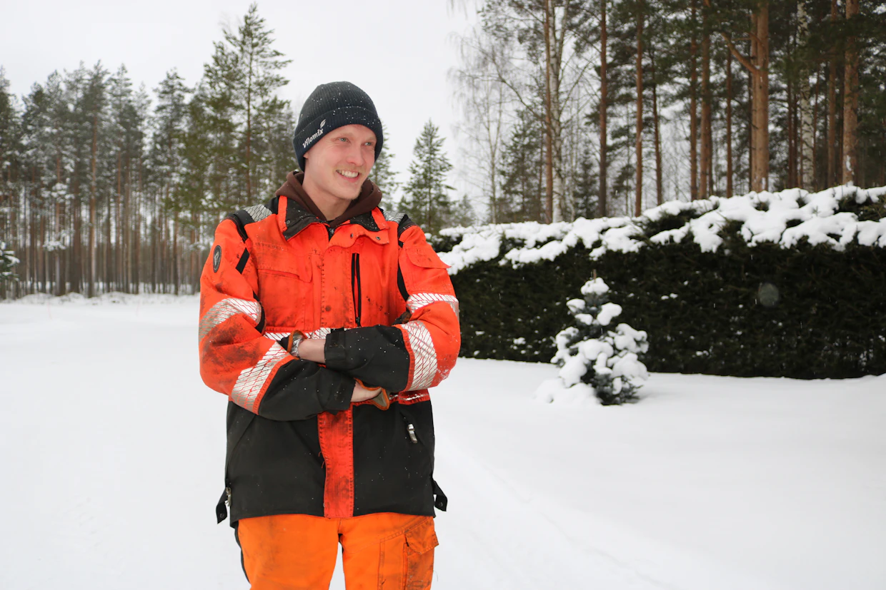 Sydänsuruista huolimatta Antti Hepo-ojan katse tulevaisuuteen on kirkas. ”En aio jäädä poikamieheksi, mutta en hae myöskään laastarisuhteita. Siinä vaiheessa kun rakkaus kolahtaa, haluan olla ihmisenä aito, ilman menneisyyden painolastia.”