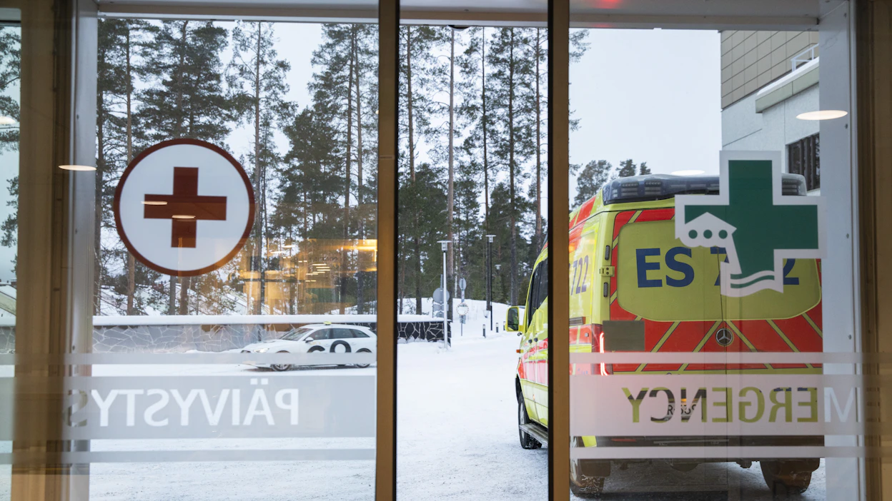 Hyvinvointialueilla on eroa esimerkiksi siinä, kuinka herkästi lääkärihelikopteri lähtee liikkeelle. Sen sijaan riskin arviointi tehdään valtakunnallisesti yhteneväisten ohjeiden mukaan.