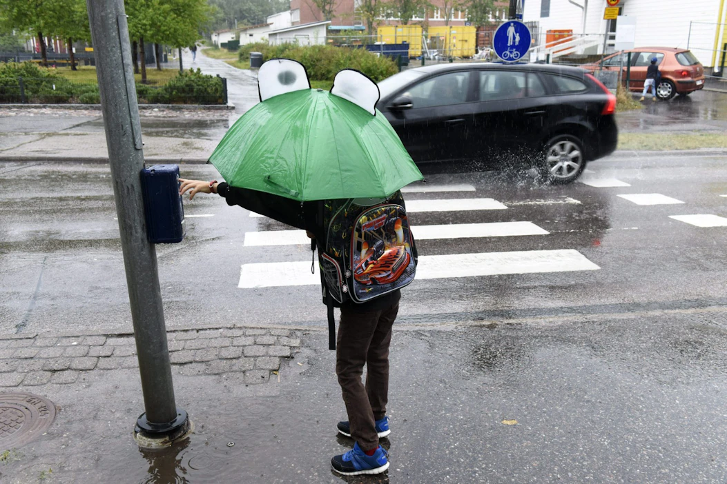 Liikenneturva kampanjoi nopeusrajoitusten noudattamisen merkityksestä elokuussa, kun koulut alkavat. Kuvituskuva. LEHTIKUVA / Heikki Saukkomaa.
