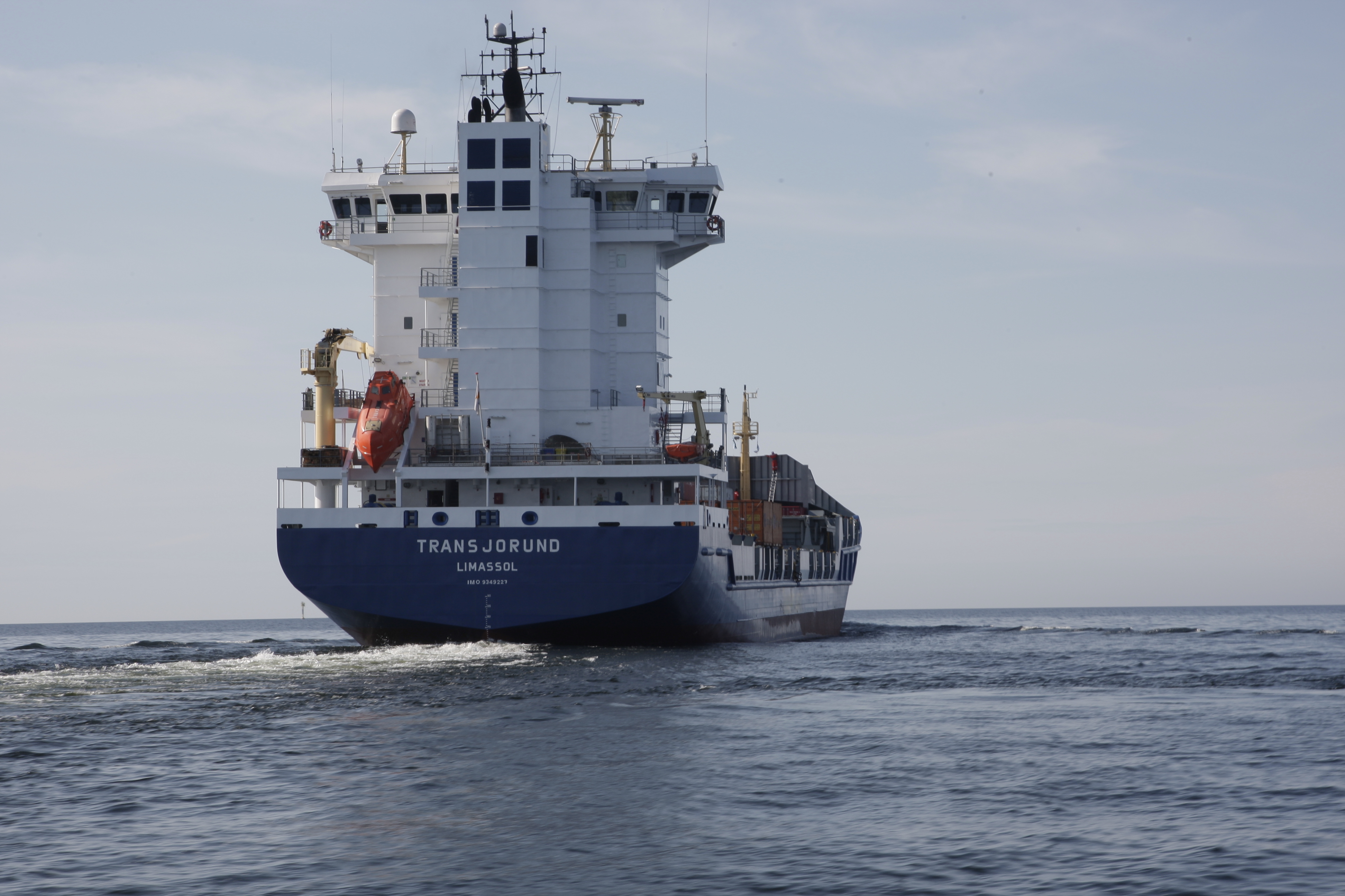 Suezin kanava on merkittävä ruotsalaisten vientituotteiden läpikulkukanava. Kuvassa rahtialus Oulunsalossa.