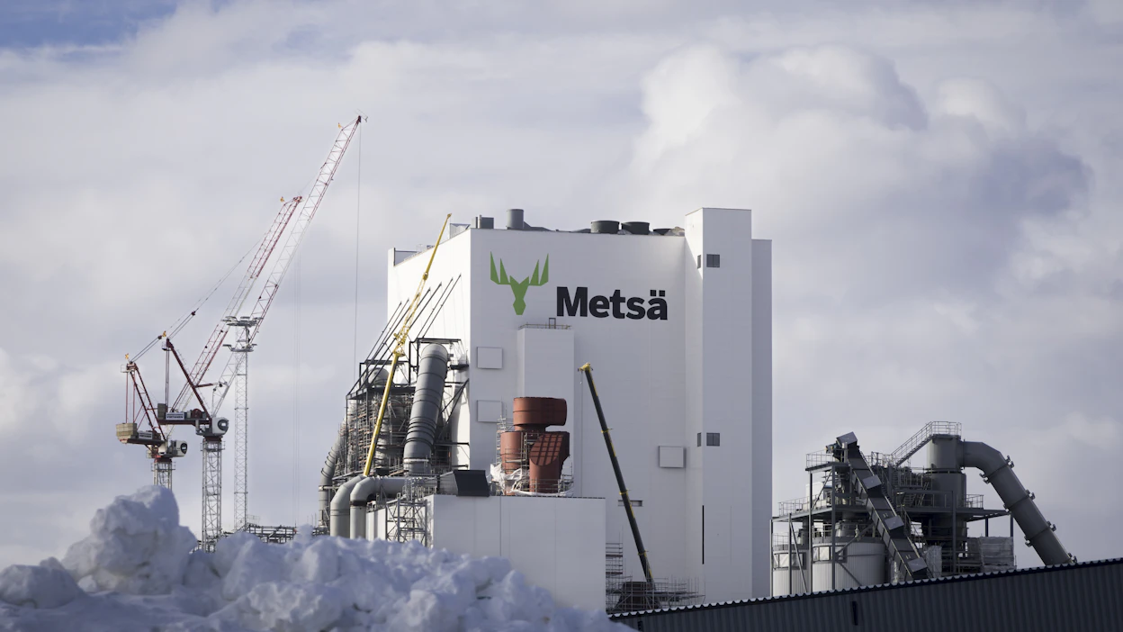 Metsäteollisuus on vähentänyt sähkönkulutusta roimasti. Kuvassa Metsä Groupin Kemin biotuotetehdas.