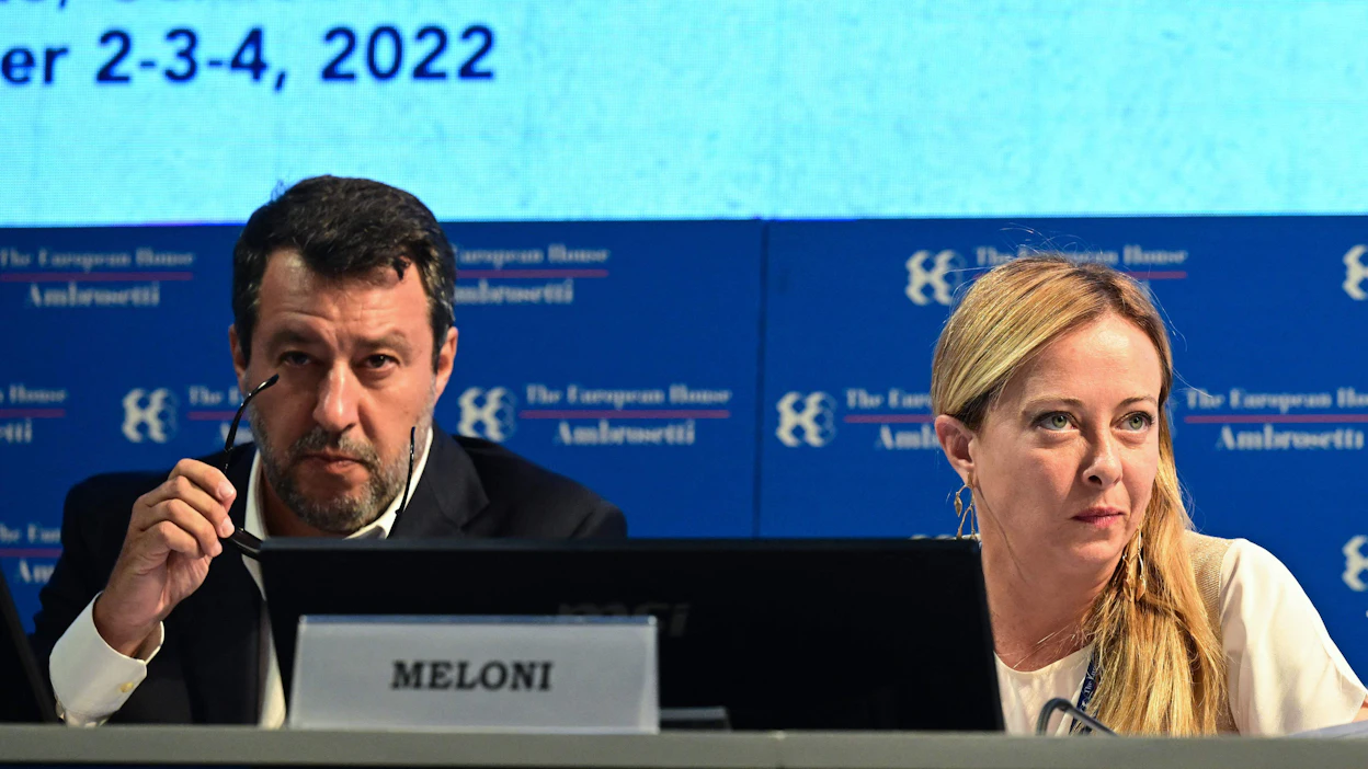 Italian todennäköisellä tulevalla pääministerillä Giorgia Melonilla ja hänen liittolaisellaan Matteo Salvinilla on hyvin eirlainen näkemys siitä, miten Venäjän hyökkäyssotaan pitäisi suhtautua.