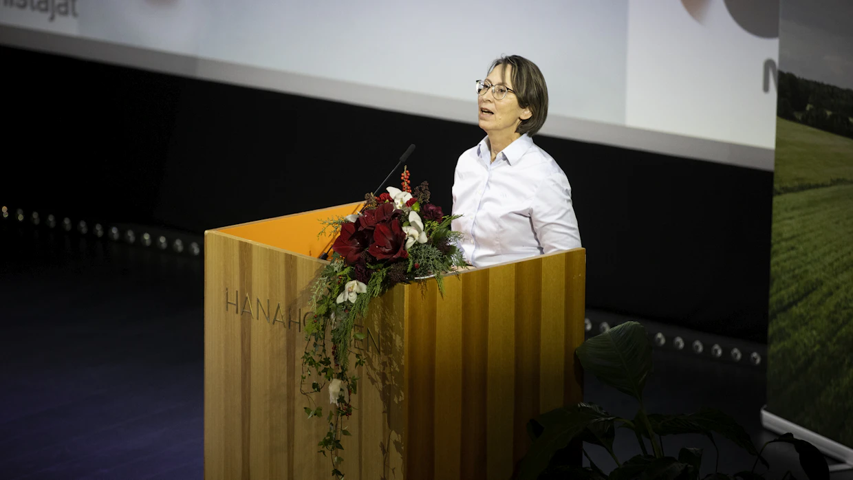 Nykyinen maa- ja metsätalousministeri Sari Essayah voitti 10 kilometrin MM-kävelyn vuonna 1993.