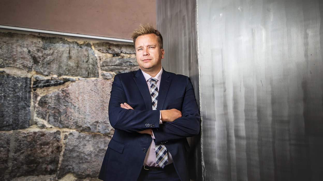 ”Ihmisten käyttäminen ikään kuin aseina kiusantekomielessä Suomelle on mielestäni ala-arvoista toimintaa”, Antti Kaikkonen (kesk.) kritisoi.