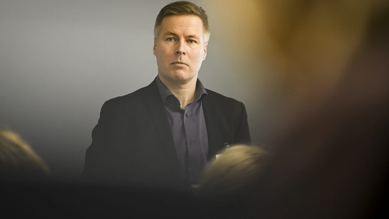Joulunpyhien sähköpulaan vaadittaisiin Fingridin voimajärjestelmän käytön johtajan Tuomas Rauhalan mukaan todella poikkeuksellinen häiriö. LEHTIKUVA / EMMI KORHONEN.