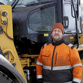 Toni Tiikkainen on työskennellyt Kyrönniemen Maatila Oy:ssä 14 vuoden ajan.