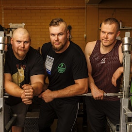 Santeri Hukkanen, Juha Vuorikoski ja Markus Kämäräinen ovat vahvoja miehiä. Kaikki kilpailevat loppuvuoden aikana maailmanmestaruudesta omissa lajeissaan ja painoluokissaan.
