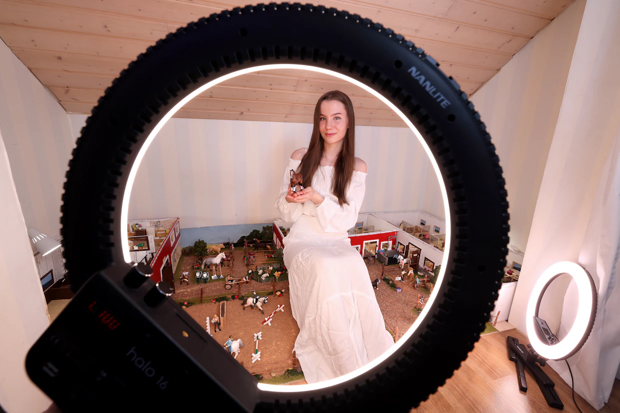 Venny Helénin videoiden ja kirjojen tarinat syntyvät paitsi leikkisästä mielikuvituksesta, myös oikeasta hevosmaailmasta.