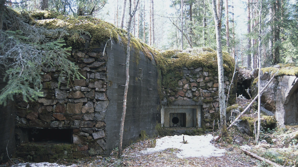 Puolustuslinjan linnoitusta Miehikkälässä.