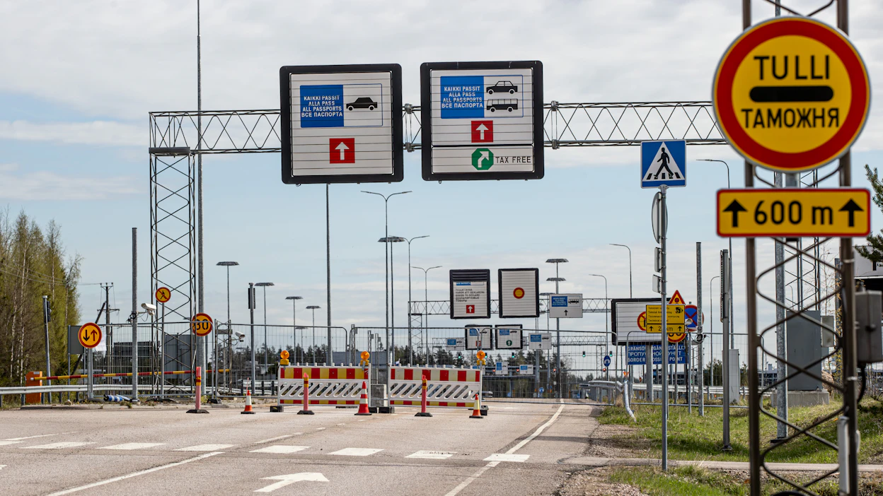 Suomen ja Venäjän maarajan rajanylityspaikat ovat olleet suljettuja 15.12.2023 alkaen. Kuva on Vaalimaalta keväältä 2024.