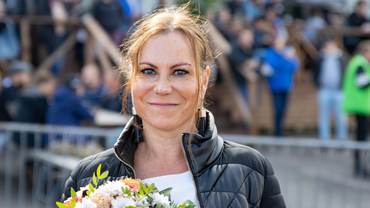 Miia Salminen ohjasti viime kaudella peräti 18 ykkössijaa. Lukema oli hänen henkilökohtainen kausiennätyksensä. Salminen mittelee naisamatööriohjastajien Euroopan mestaruudesta tänään ja huomenna Bollnäsissa ja Bergsåkerissa.