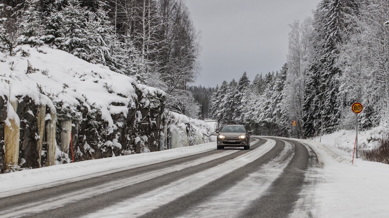 Nopeusrajoitusten noudattaminen maanteillä on heikolla tolalla.
