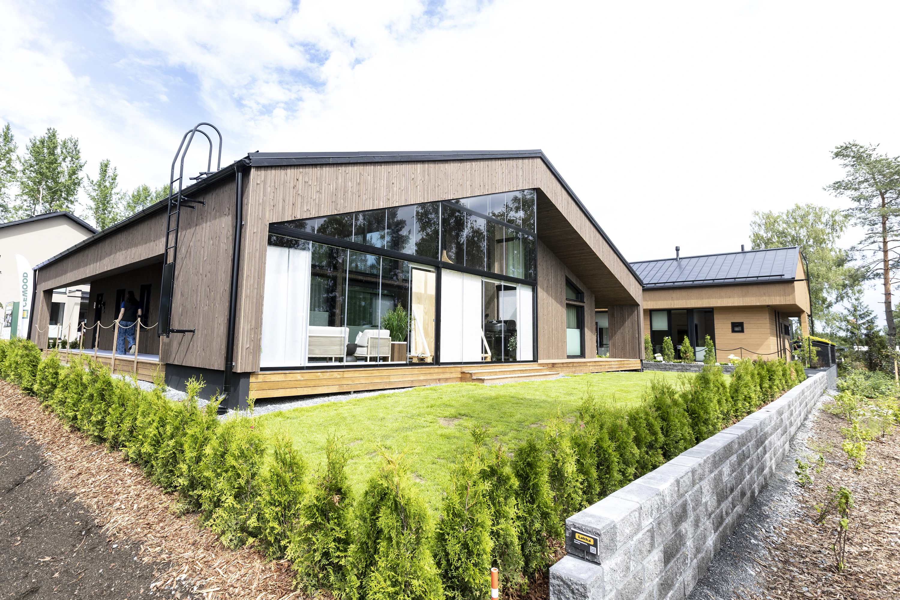 Villa Berryhillissä on hieman ideaa talosta, joka on rakennettu katoksen sisään.
