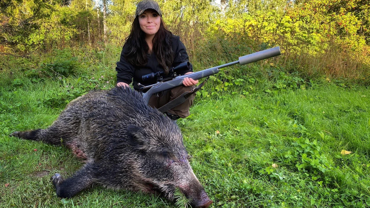 Heli Junttila on mennyt jo sekaisin laskuissaan siinä, kuinka monta villisikaa hän on ampunut.