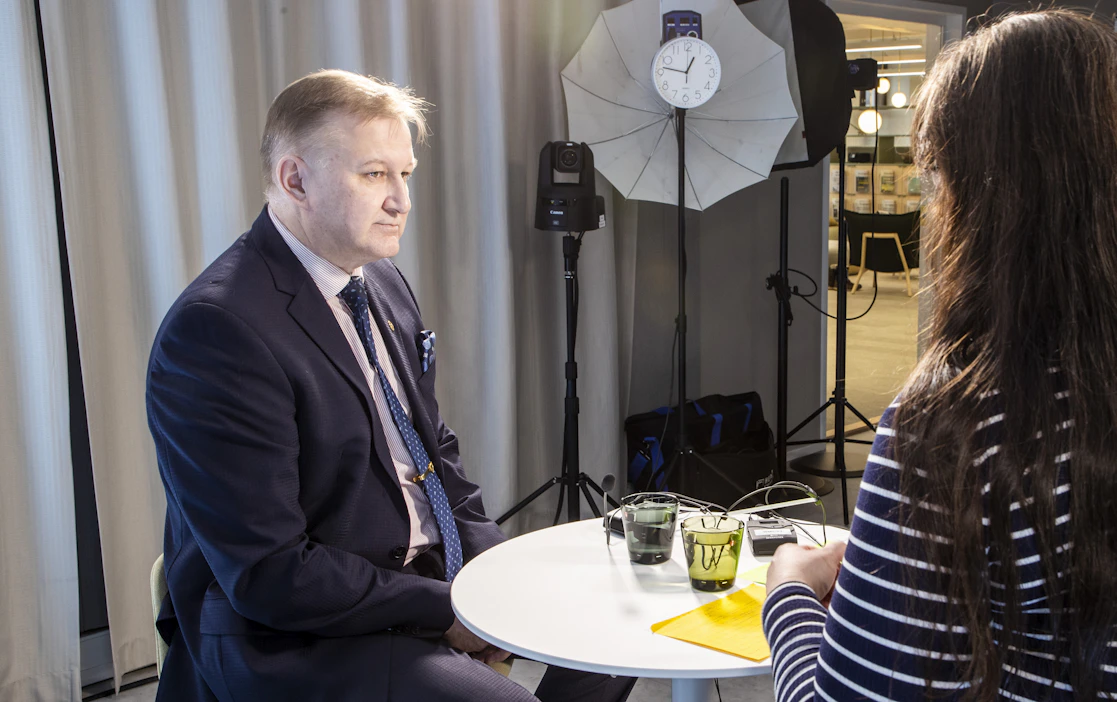 Venäjä ei ole Suomelle tällä hetkellä sotilaallinen uhka, sanoo MT:n studiossa vieraillut prikaatinkenraali evp. Antti Lehtisalo. Haastattelijana oli MT:n toimituspäällikkö Stina Haaso.