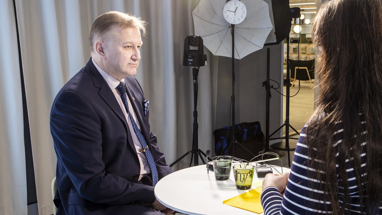 Venäjä ei ole Suomelle tällä hetkellä sotilaallinen uhka, sanoo MT:n studiossa vieraillut prikaatinkenraali evp. Antti Lehtisalo. Haastattelijana oli MT:n toimituspäällikkö Stina Haaso.