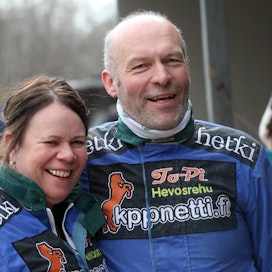 Antti ja Tiina Ala-Rantala eivät lepää laakereillaan. Jo tiistaina tallista starttaa kaksi hevosta Teivossa.