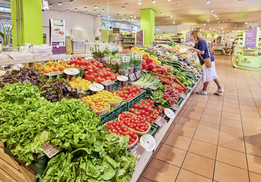 Saksan toiseksi suurin luomumarketketju Alnatura on selvinnyt markkinakriisistä kohtuullisen pienin kolhuin.