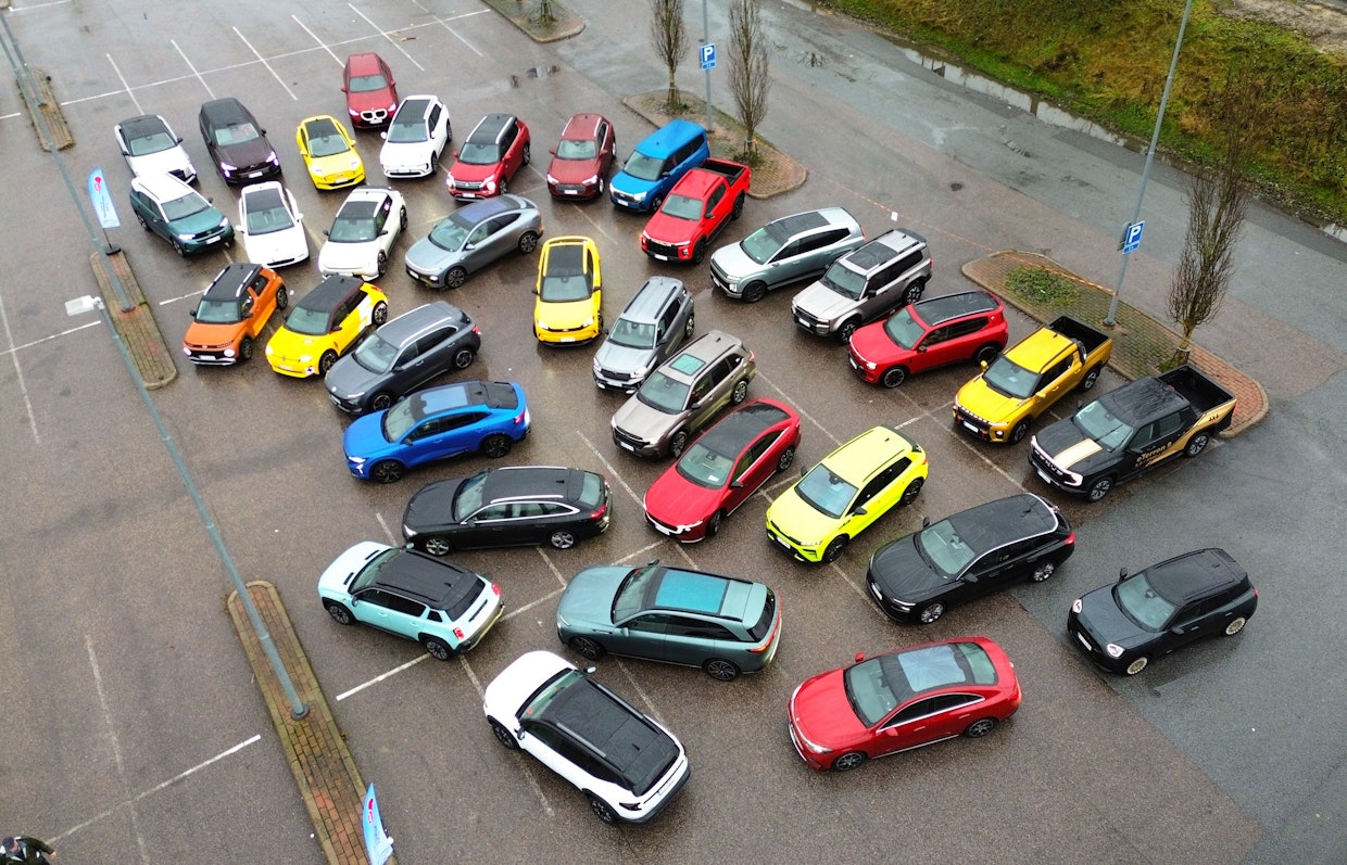 Vuoden auto -kisan ensimmäisessä vaiheessa tuomaristo tutustui 35 autouutuuteen.