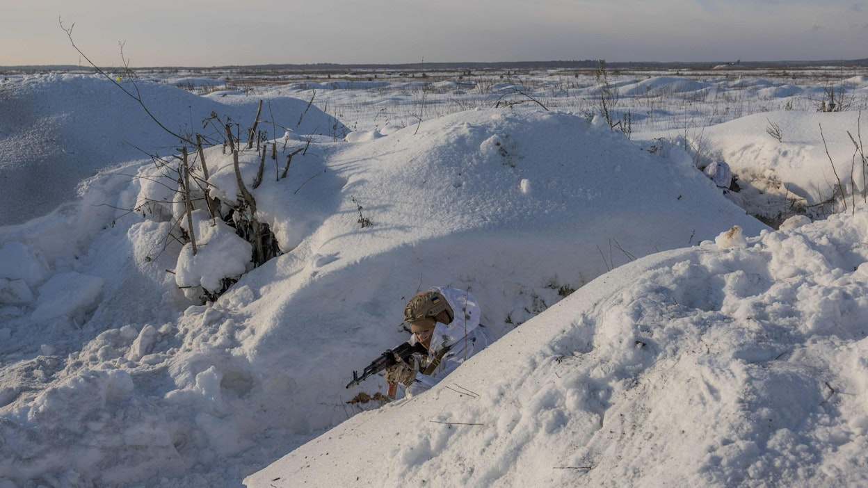Ukrainan joukot harjoittelivat maanantaina Tshernihivin alueella. Lehtikuva/AFP. 