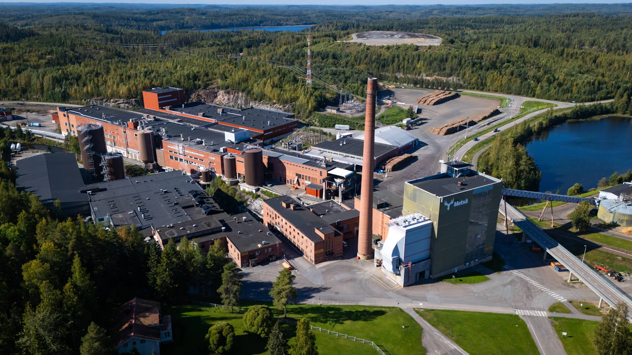 Rautjärvellä sijaitseva Metsä Boardin Simpeleen kartonkitehdas.