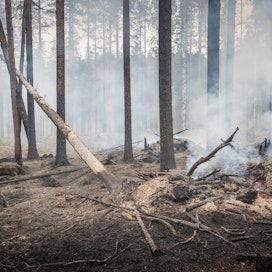 Kuljettaja oli lopettelemassa työvuoroaan, kun hän havaitsi aukolta nousevan savua. Kuvituskuva.