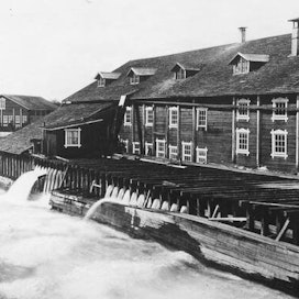 Tervasaaren paperitehdas Valkeakoskella valmistui vuonna 1872 ja taka-alalla näkyvä sellutehdas 1880.