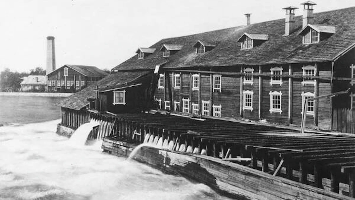 Tervasaaren paperitehdas Valkeakoskella valmistui vuonna 1872 ja taka-alalla näkyvä sellutehdas 1880.
