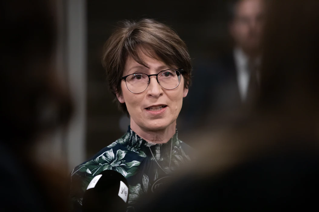 Maa- ja metsätalousministeri Sari Essayah (kd.) toivoo EU:n selvittävän pikaisesti parempaa reititystä ukrainalaiselle viljalle.