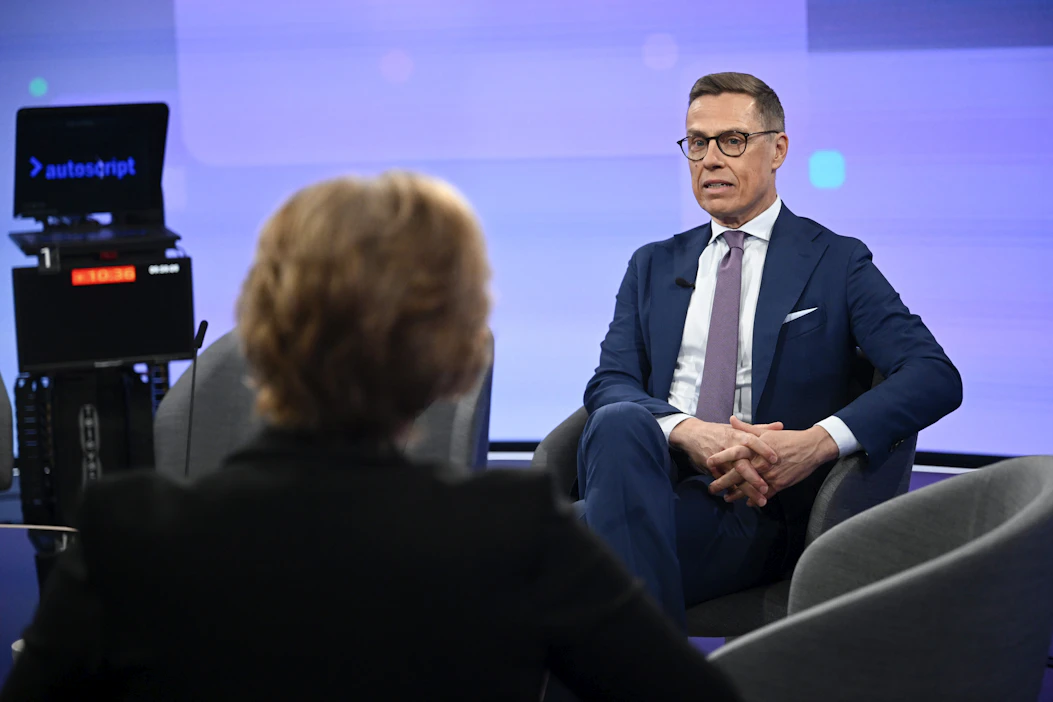Presidentti Alexander Stubb kommentoi Lähi-idän tilannetta Ylen Ykkösaamussa lauantaiaamuna.LEHTIKUVA / ANTTI AIMO-KOIVISTO.
