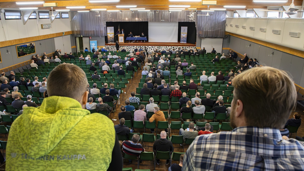 Kasvinviljelijöiden kriisikokous Somerolla maanantaina. Kuvituskuva.