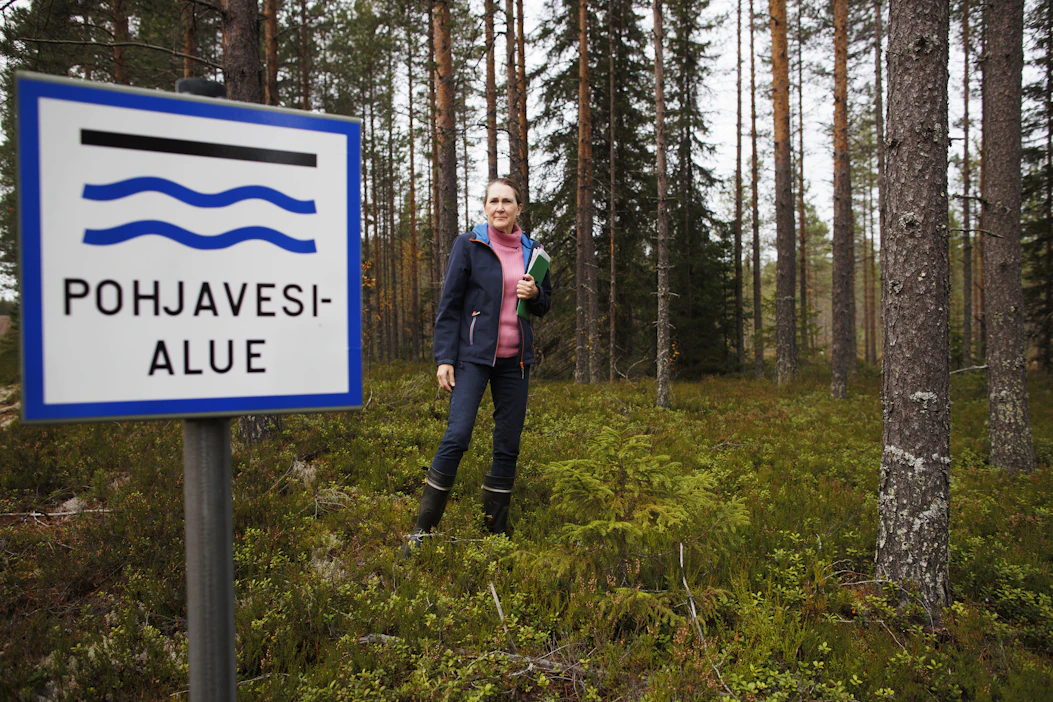Multian Nikaranperälle suunnitellaan tuulivoima-aluetta. Riikka Rajalahti vastustaa sitä muun muassa siksi, että tienoolla on pohjavesialue.