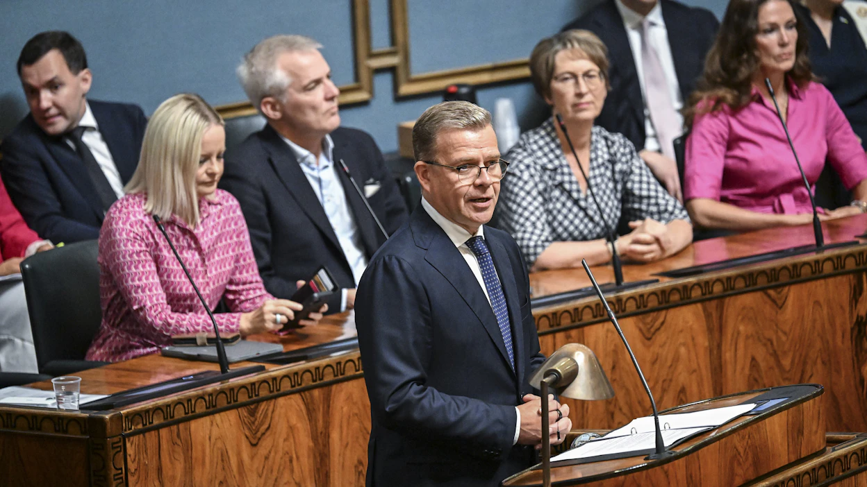 Pääministeri Petteri Orpo puhumassa eduskunnalle tiistaina 21.7. hallituksen Helsinki Garden -hanketta koskevan tiedonannon yhteydessä. Kuvituskuva.