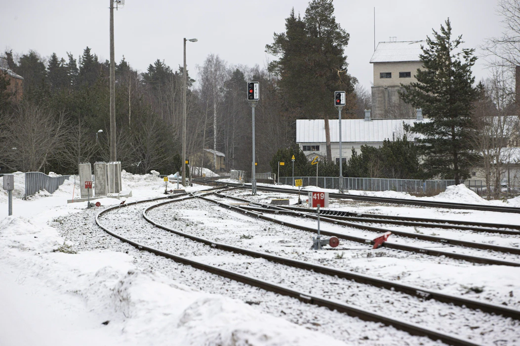 Uusien raideyhteyksien, eli Turun tunnin junan, Suomiradan ja Itäradan, on alustavasti arvioitu nielevän yhteensä jopa 10 miljardia euroa. LEHTIKUVA / ANTTI HÄMÄLÄINEN.
