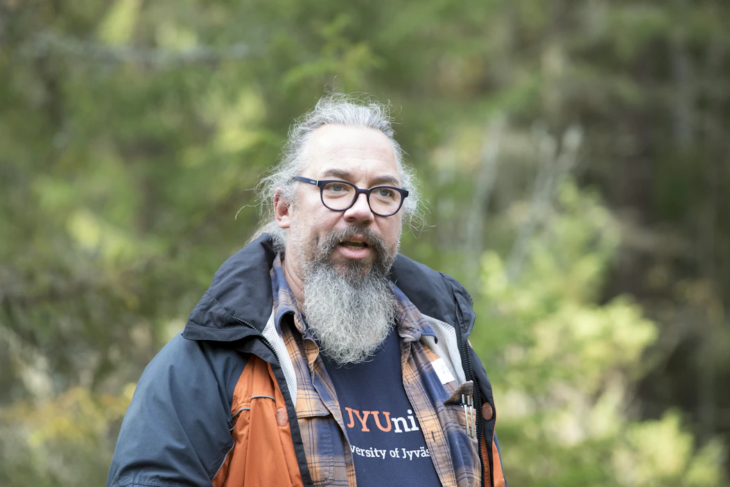 Ympäristöministeriö selvittää Suomen Luontopaneelin puheenjohtajan Janne Kotiahon roolia kaivosyhtiön konsulttina.