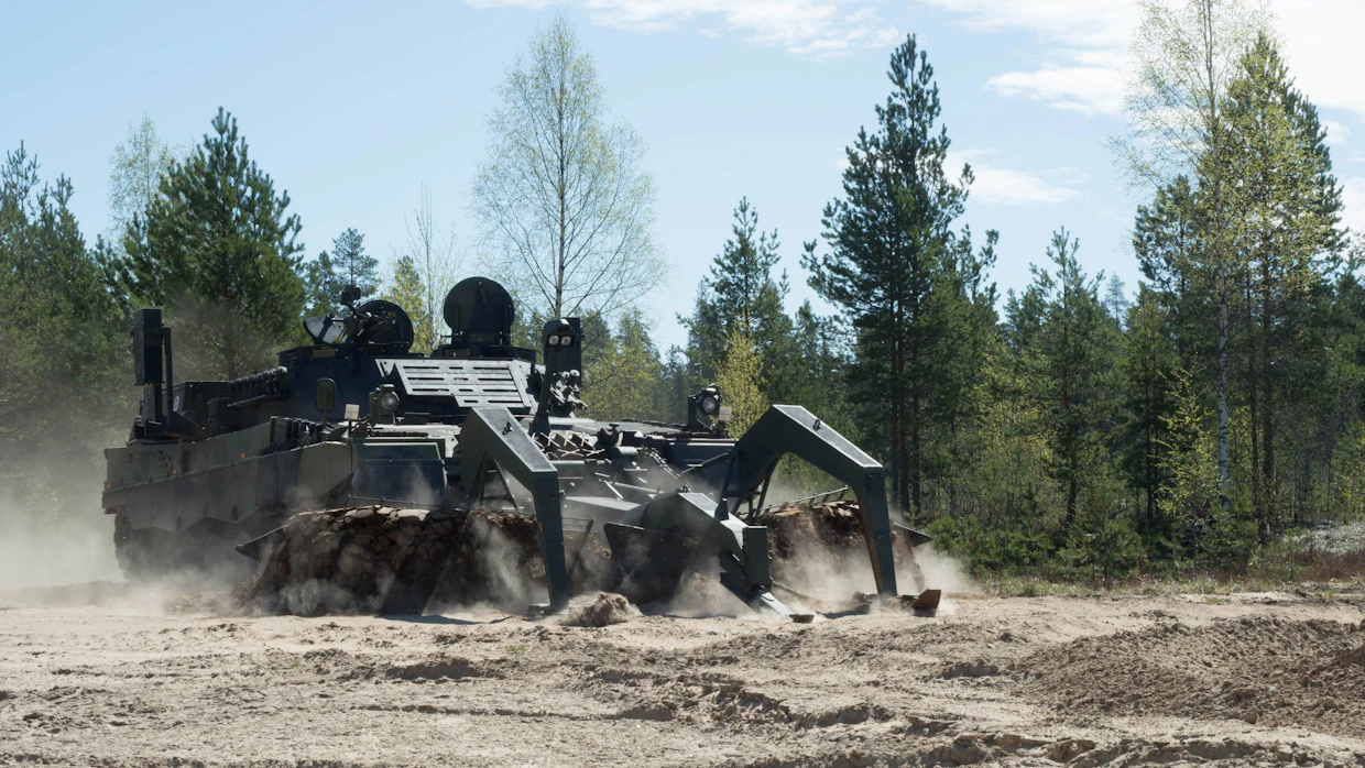 Suomessa on tavoiteltu yhteisymmärrystä ulko-, turvallisuus- ja puolustuspoliittisissa linjaratkaisuissa. Siinä on onnistuttukin. Yhteisymmärrys on viesti maailmalle.