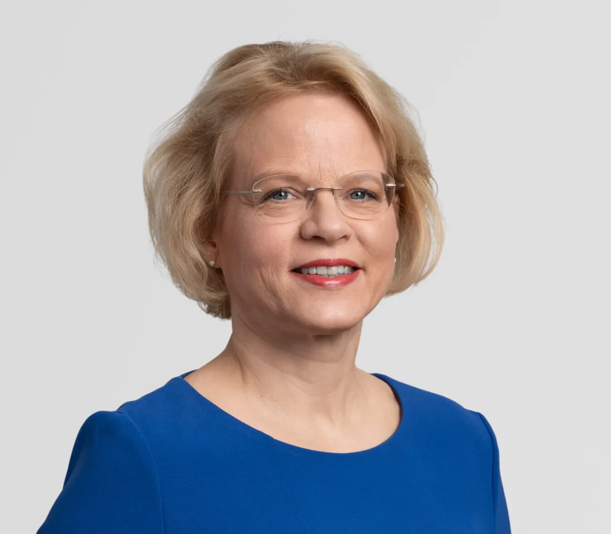 Maarit Lindströmin mukaan ilmastonmuutosta voidaan hillitä kestävästi vain päästöjä vähentämällä.