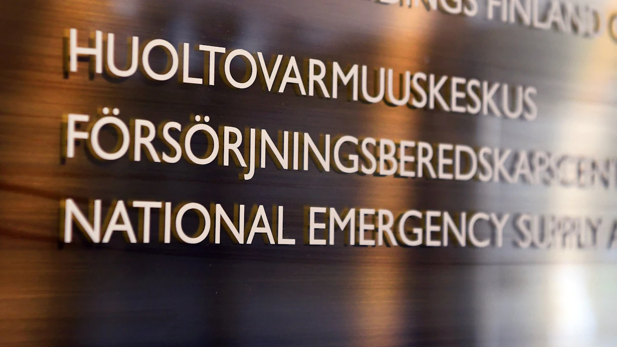 Valmiusasiamies Satu Hulkkosen mukaan toimintavarman myymäläverkoston toteutuminen ei ole yksin Huoltovarmuuskeskuksen päätös. Siihen tarvitaan kauppaketjut mukaan. Lehtikuva / Jussi Nukari.