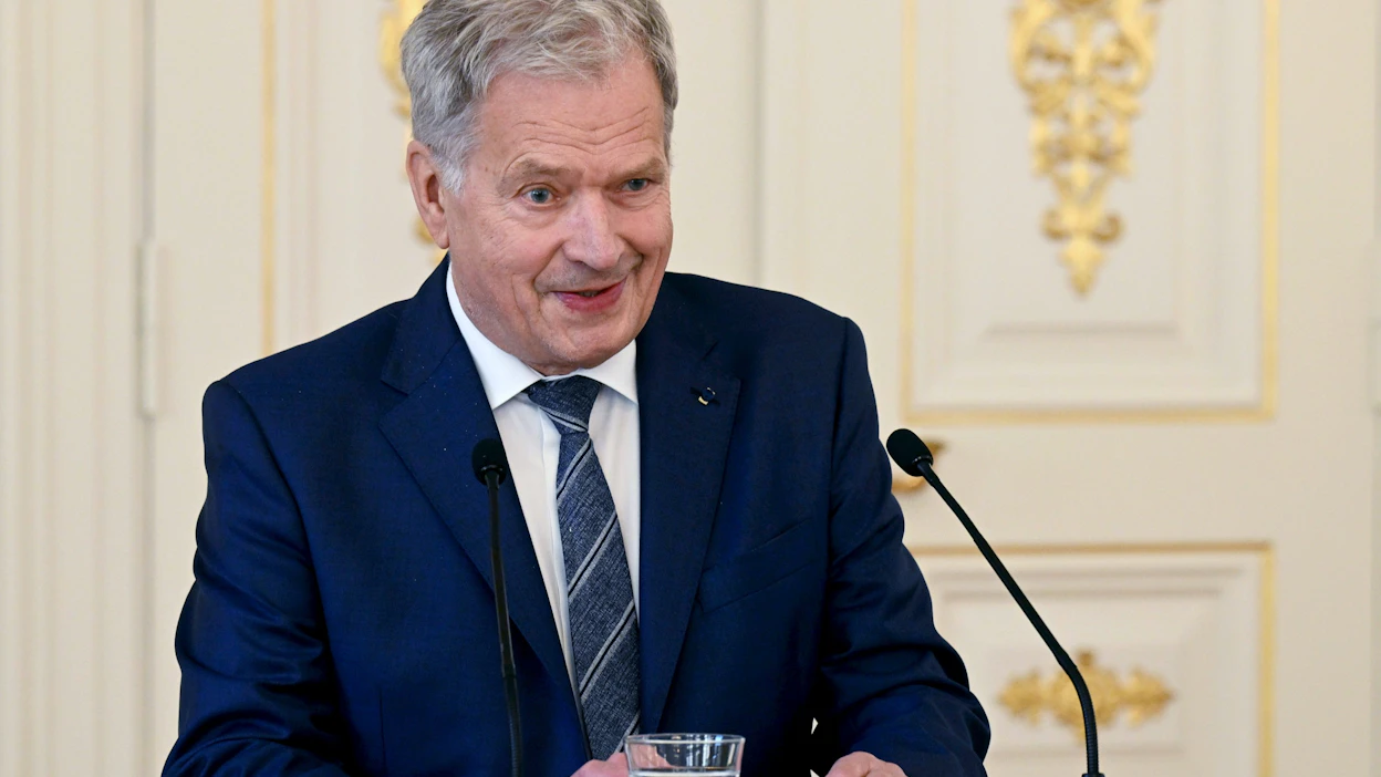 Presidentti Sauli Niinistö tapaamisessa Politiikan toimittajat ry:n kanssa Presidentinlinnassa Helsingissä tänään. LEHTIKUVA / JUSSI NUKARI.