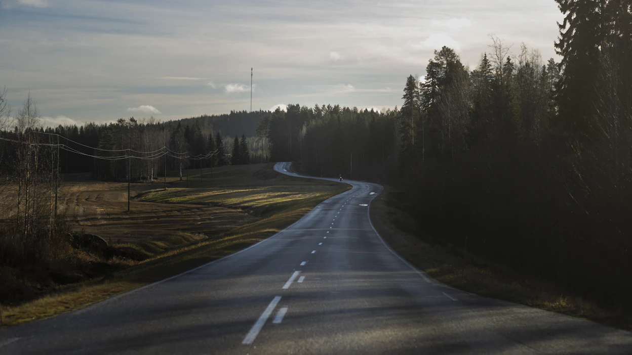 Huomattava määrä pohjoissavolaisista on talousvaikeuksissa. Kuvassa oleva tie sijaitsee Vesannolla.