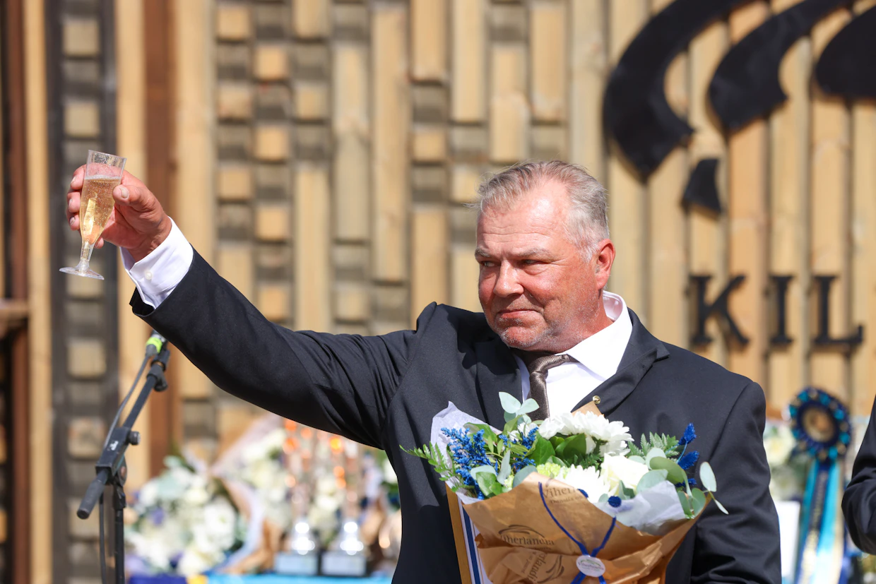 Jukka-Pekka Kauhanen ehti pukeutua Kuninkuusraveissa myös näin.