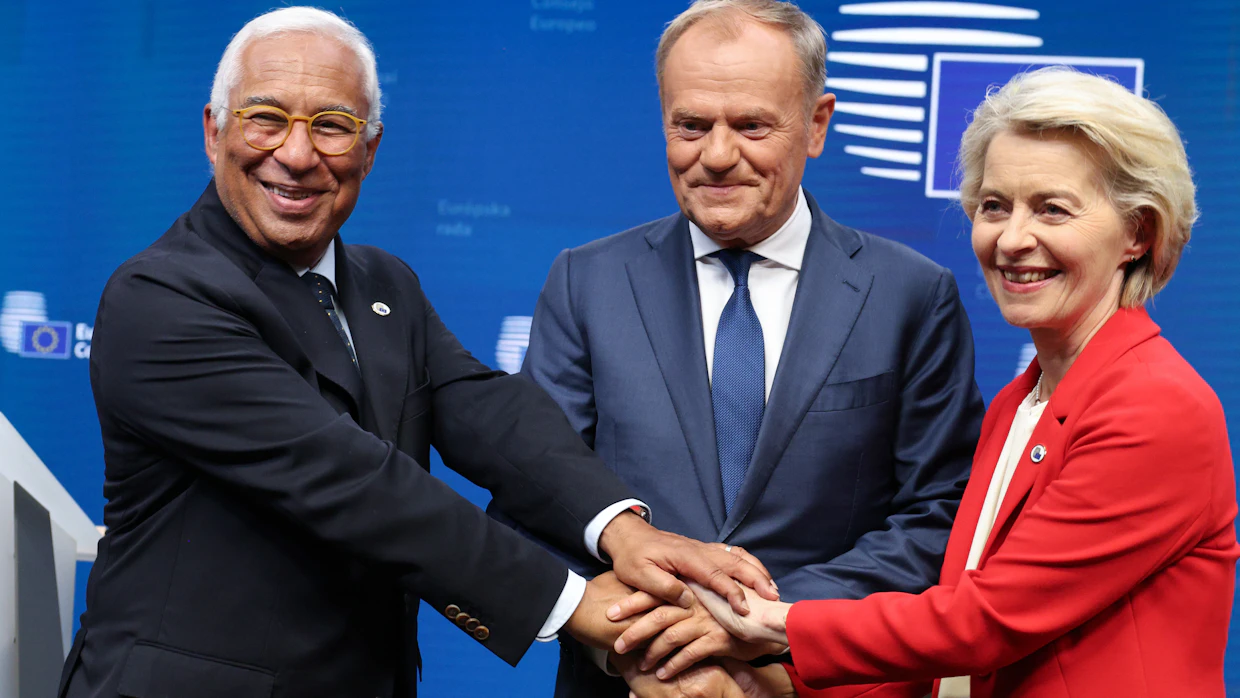 Eurooppa-neuvoston puheenjohtaja Antonio Costa, EU-puheenjohtajamaa Puolan pääministeri Donald Tusk ja komission puheenjohtaja Ursula von der Leyen olivat tyytyväisiä Brysselin huippukokouksen tuloksiin, vaikka lopullinen päätös uusista Venäjä-pakotteista lykkääntyi.