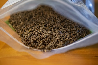 Hongkongilainen South China Morning Post -lehti antaa ohjeita muun muassa kuminalla maustetun hapankaalin valmistamiseen.