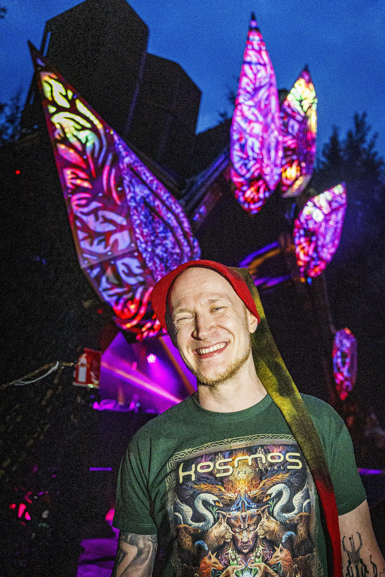 Ristiinassa järjestettävä Kosmos-festivaali on ollut monen muun taiteilijan tavoin Heikki Parkkoselle areena töidensä esittelyyn. Festivaalijärjestäjät rahoittivat ensimmäiset teokset vuonna 2016. ”Ei niihin olisi ollut siinä hetkessä elämää varaa. Se tuli juuri oikeaan hetkeen ja sytytti koko jutun.”