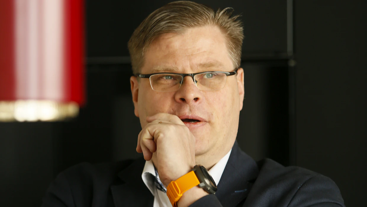 Professori Kari Liuhto aloittaa tammikuussa Maanpuolustuskorkeakoulun ja Turun kauppakorkeakoulun tiedustelututkimuksen professorina.