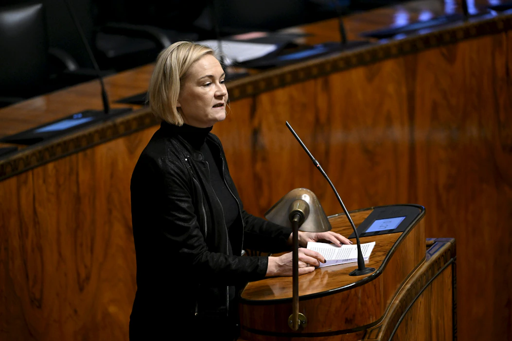 Sisäministeri Mari Rantanen (ps.) eduskunnan täysistunnossa Helsingissä tiistaina. LEHTIKUVA / EMMI KORHONEN.